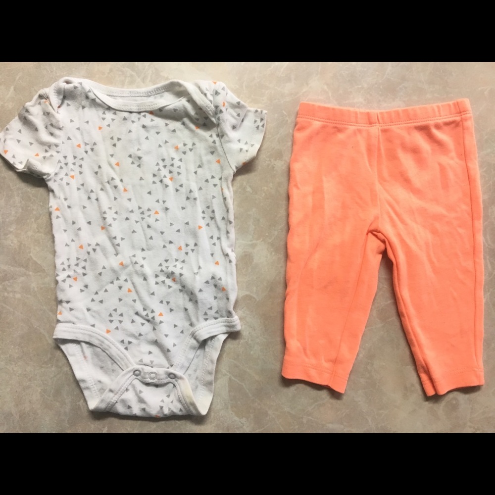 Unisex infant clothes